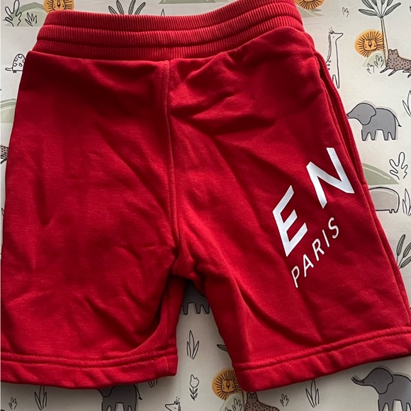 Givenchy Kids
Logo-print track shorts
Size 12M - Picture 2 of 5